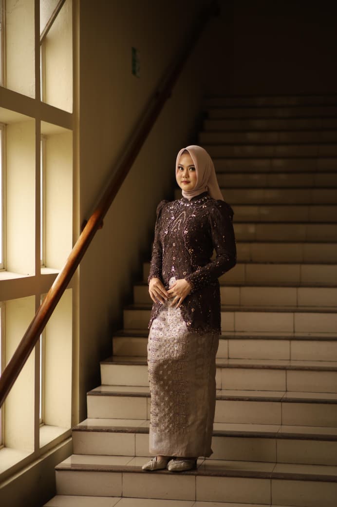 Kebaya Wisuda